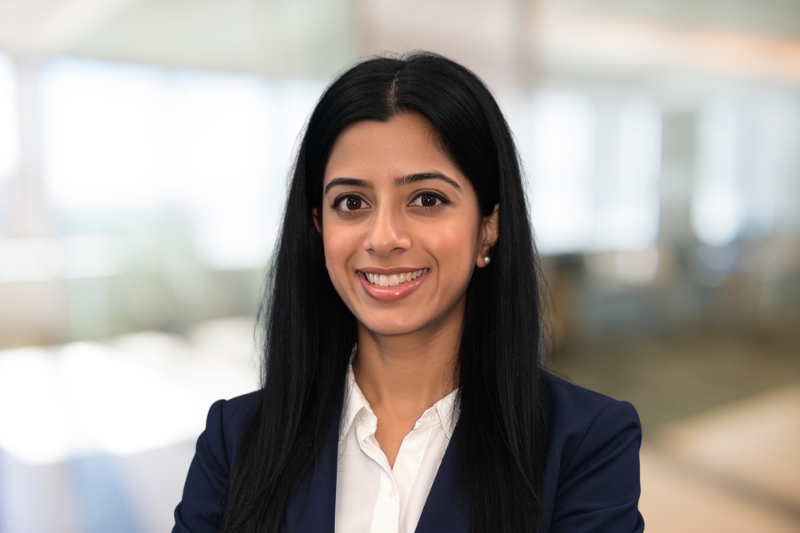 Simi Kavthekar headshot